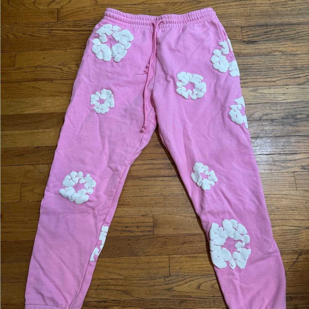 Pink Sweatpants With White Cloud Patterns - image 1
